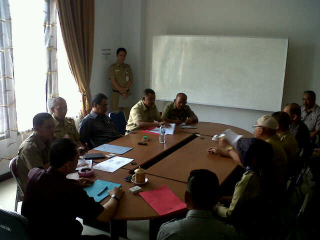 Bupati Kembali Roling Dua Pejabat Boltim